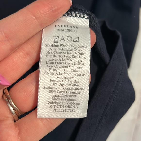 NWT Everlane The Essential Organic V-Neck Tee - Picture 8 of 10